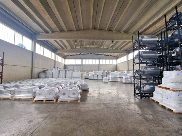 locale commerciale in vendita a Chignolo Po