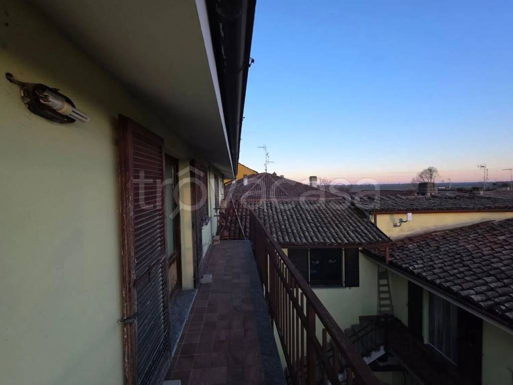 appartamento in vendita a Chignolo Po in zona Lambrinia