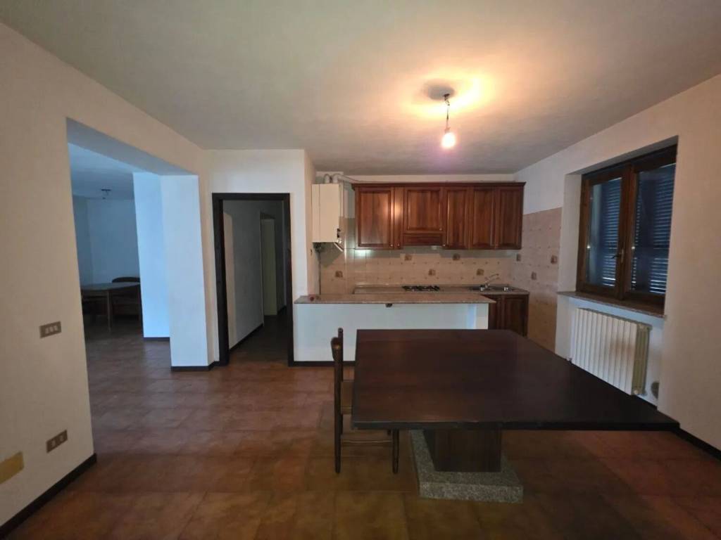 appartamento in vendita a Chignolo Po in zona Lambrinia