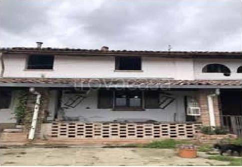 casa indipendente in vendita a Chignolo Po in zona Lambrinia