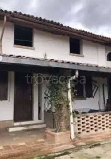 appartamento in vendita a Chignolo Po in zona Lambrinia