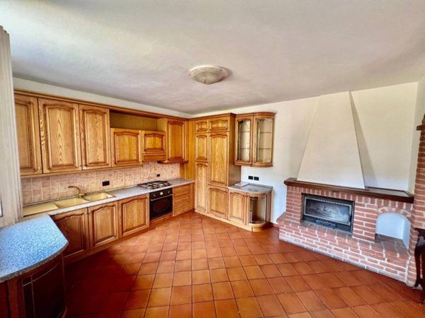 casa indipendente in vendita a Chignolo Po in zona Lambrinia