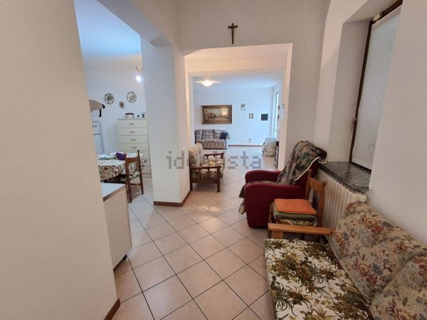 casa semindipendente in vendita a Chignolo Po in zona Lambrinia