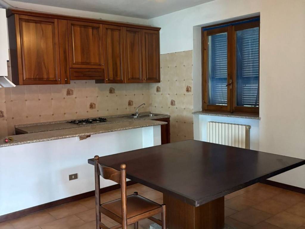 appartamento in vendita a Chignolo Po in zona Lambrinia