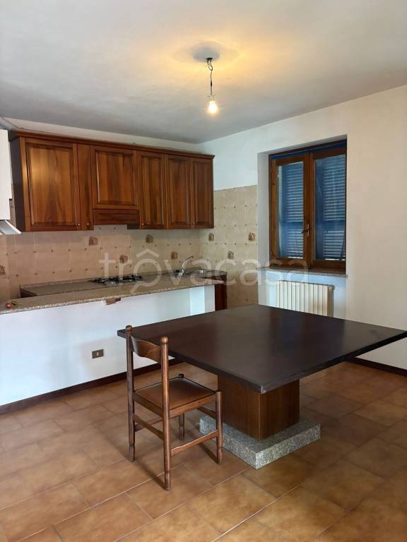 appartamento in vendita a Chignolo Po in zona Lambrinia