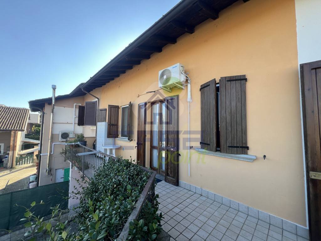 appartamento in vendita a Chignolo Po in zona Lambrinia