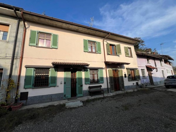 casa indipendente in vendita a Chignolo Po in zona Lambrinia