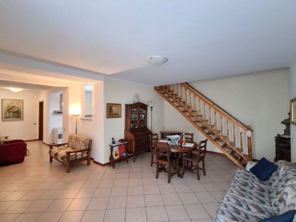casa indipendente in vendita a Chignolo Po in zona Lambrinia