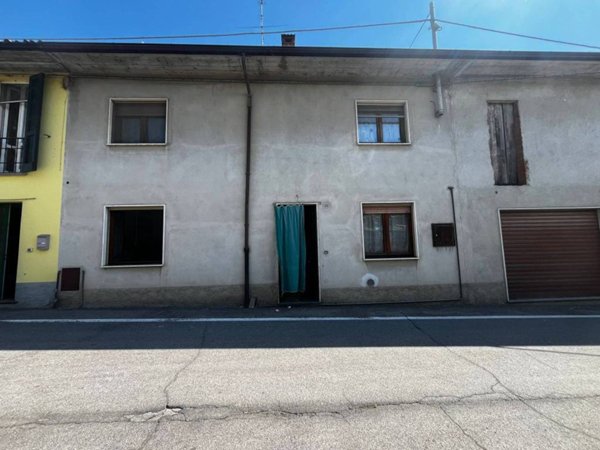 casa indipendente in vendita a Chignolo Po in zona Lambrinia