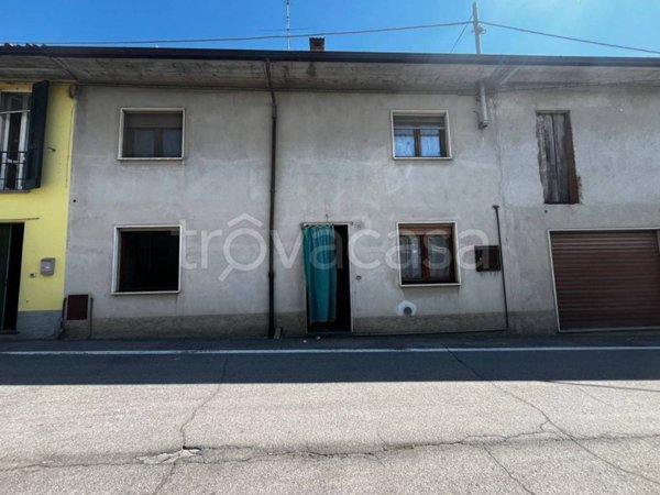 casa indipendente in vendita a Chignolo Po in zona Lambrinia