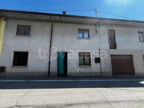 casa indipendente in vendita a Chignolo Po in zona Lambrinia