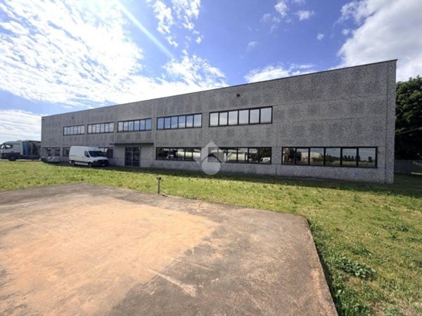 locale commerciale in vendita a Chignolo Po