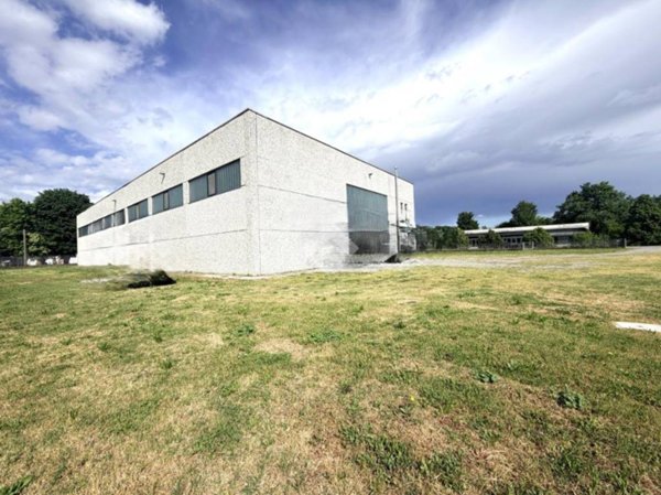locale commerciale in vendita a Chignolo Po