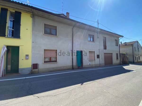 casa indipendente in vendita a Chignolo Po in zona Lambrinia