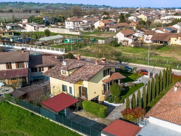 casa indipendente in vendita a Chignolo Po