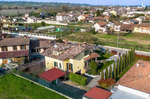 casa indipendente in vendita a Chignolo Po in zona Alberone