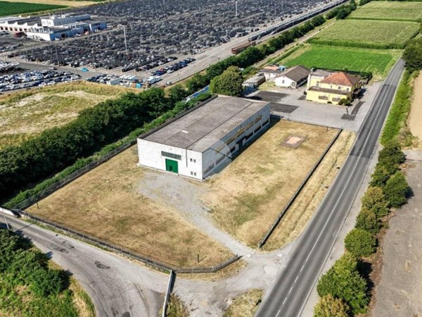 locale commerciale in vendita a Chignolo Po