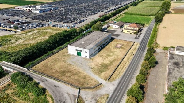 locale commerciale in vendita a Chignolo Po
