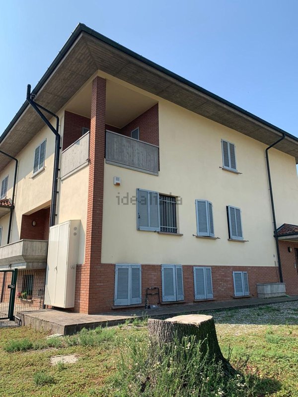 appartamento in vendita a Chignolo Po in zona Lambrinia