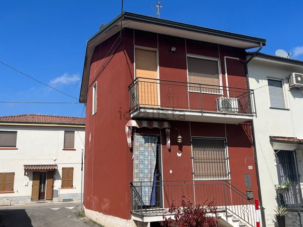 appartamento in vendita a Chignolo Po in zona Lambrinia