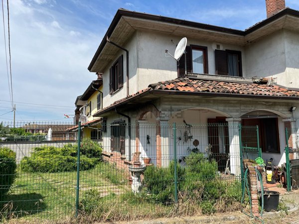 casa indipendente in vendita a Chignolo Po in zona Alberone