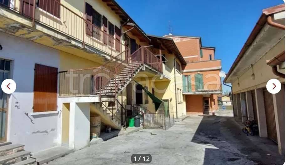 appartamento in vendita a Chignolo Po in zona Lambrinia