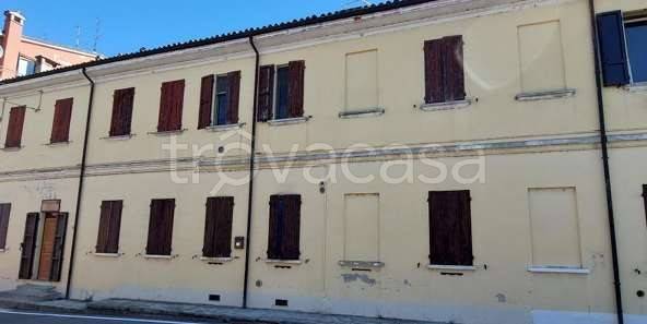 appartamento in vendita a Chignolo Po in zona Lambrinia