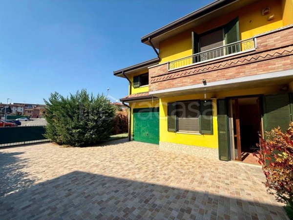 casa indipendente in vendita a Chignolo Po