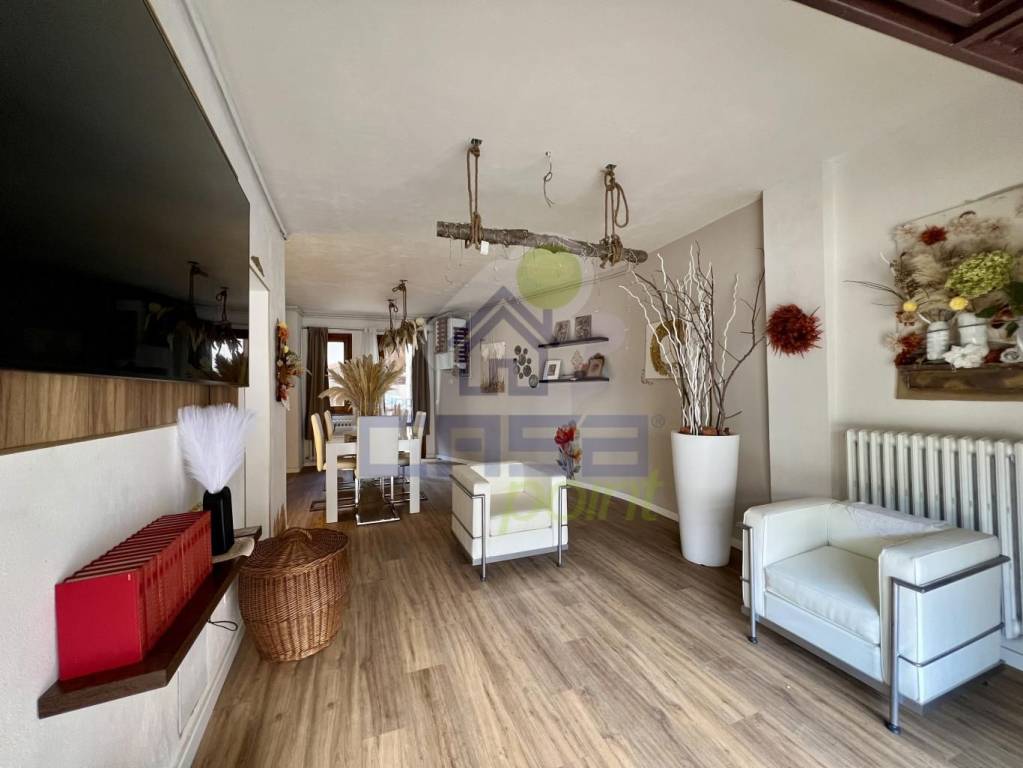 casa indipendente in vendita a Chignolo Po in zona Lambrinia