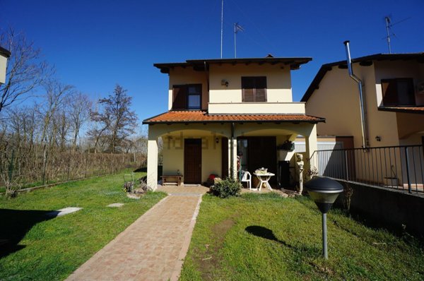 casa indipendente in vendita a Cilavegna