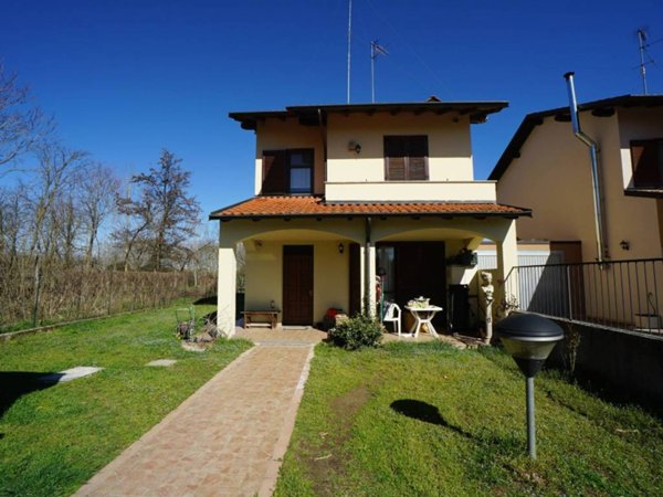 casa indipendente in vendita a Cilavegna