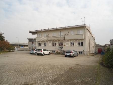 locale commerciale in vendita a Cilavegna