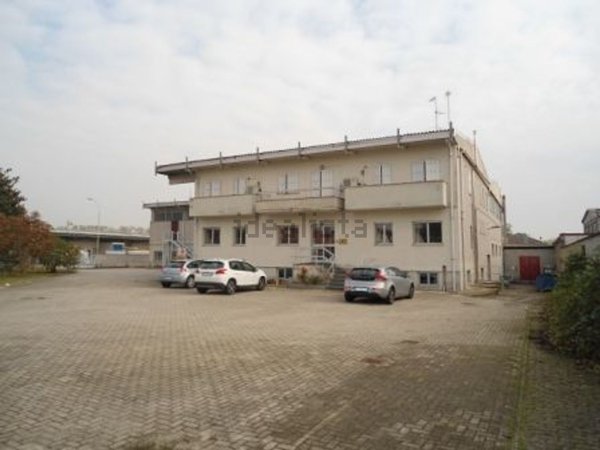 locale di sgombero in vendita a Cilavegna
