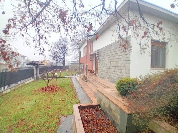 casa indipendente in vendita a Cilavegna