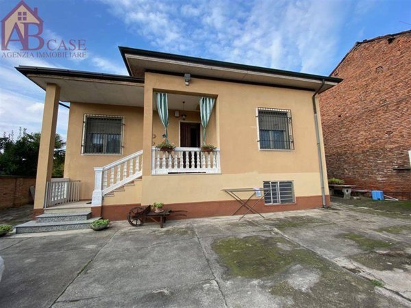casa indipendente in vendita a Cilavegna
