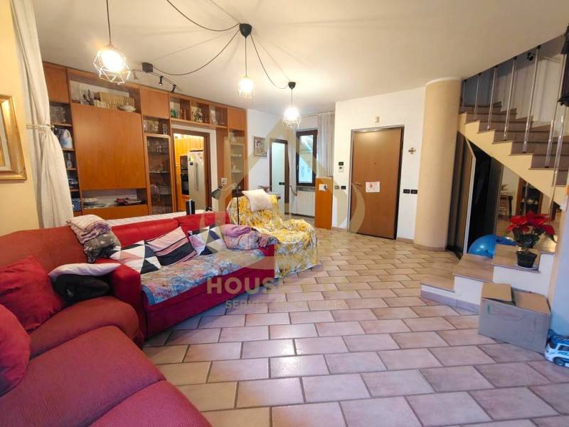 casa indipendente in vendita a Cilavegna