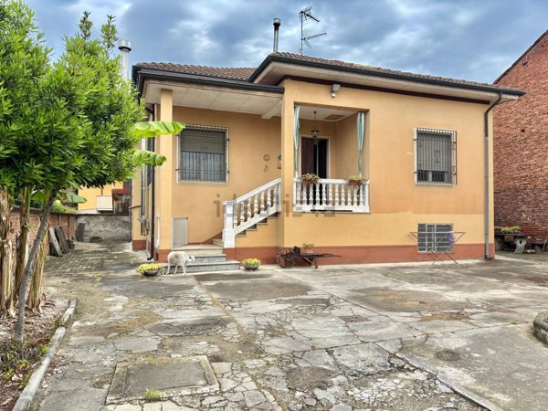 casa indipendente in vendita a Cilavegna