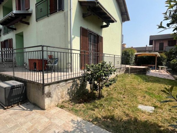 casa indipendente in vendita a Cilavegna