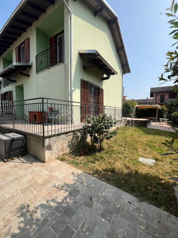 casa indipendente in vendita a Cilavegna