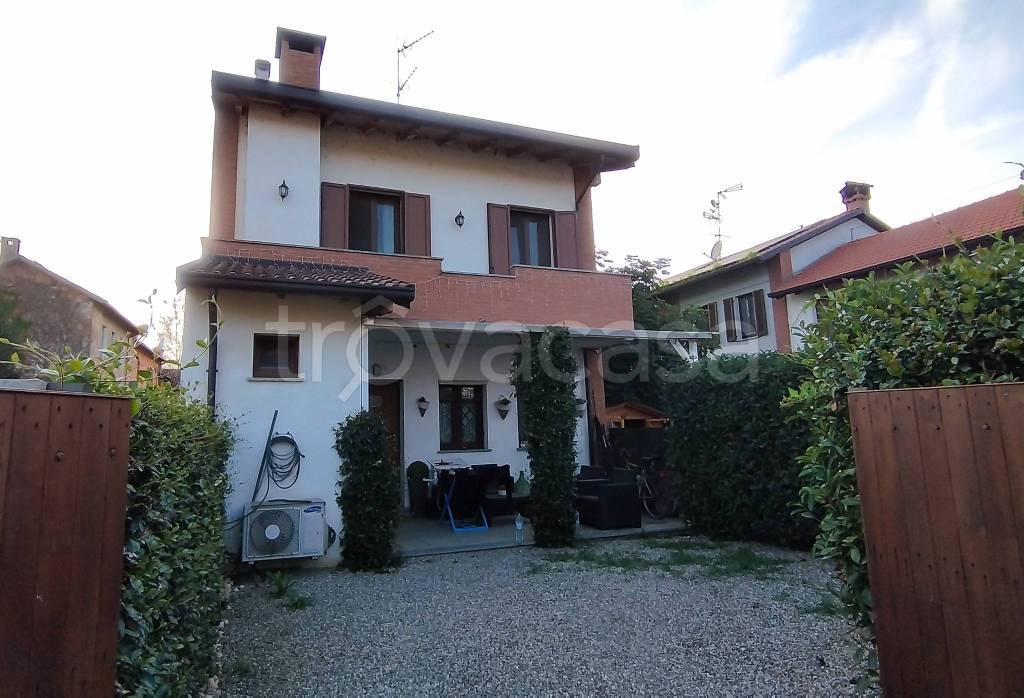 casa indipendente in vendita a Cilavegna