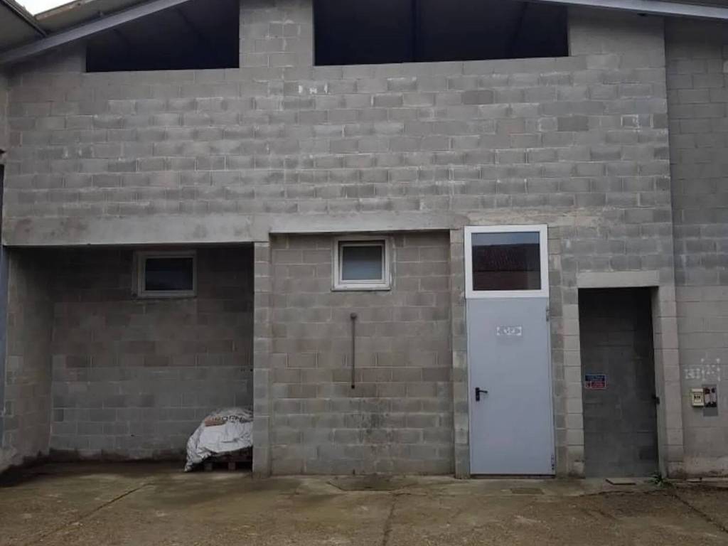 locale commerciale in vendita a Cilavegna