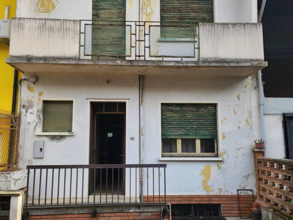 casa indipendente in vendita a Cilavegna