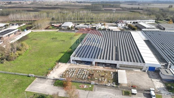 locale commerciale in vendita a Cilavegna