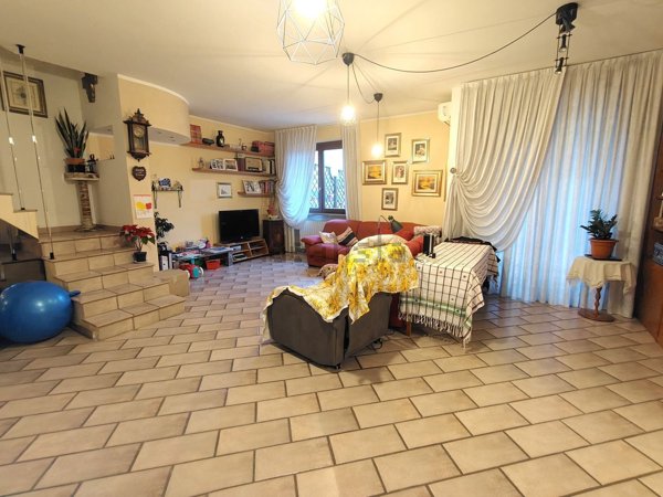 casa indipendente in vendita a Cilavegna