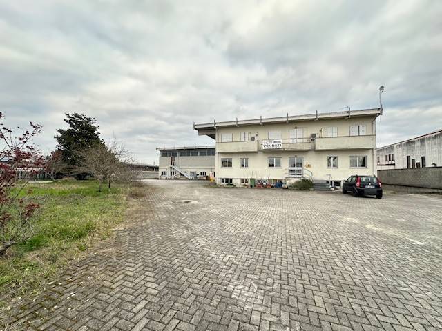 locale commerciale in vendita a Cilavegna