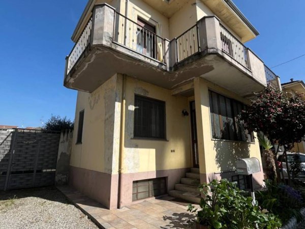 casa indipendente in vendita a Cilavegna