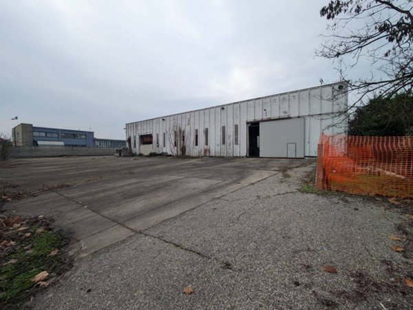 locale commerciale in vendita a Cilavegna