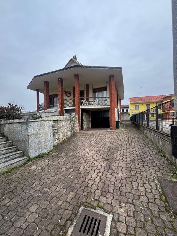 casa indipendente in vendita a Cilavegna