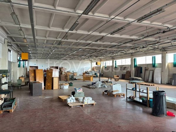 locale di sgombero in vendita a Cilavegna