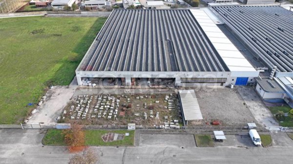 locale commerciale in vendita a Cilavegna